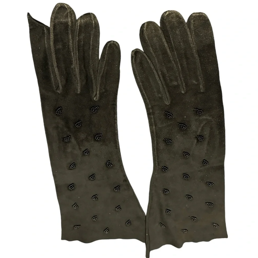 Vintage suede evening gloves with beading in black. Size 7. Gently worn.
